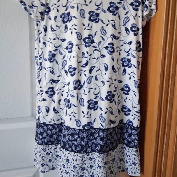 J. Jill Blue & White Floral Print Midi Dress - Short Sleeve, Soft Knit, Size XS - Picture 2 of 5